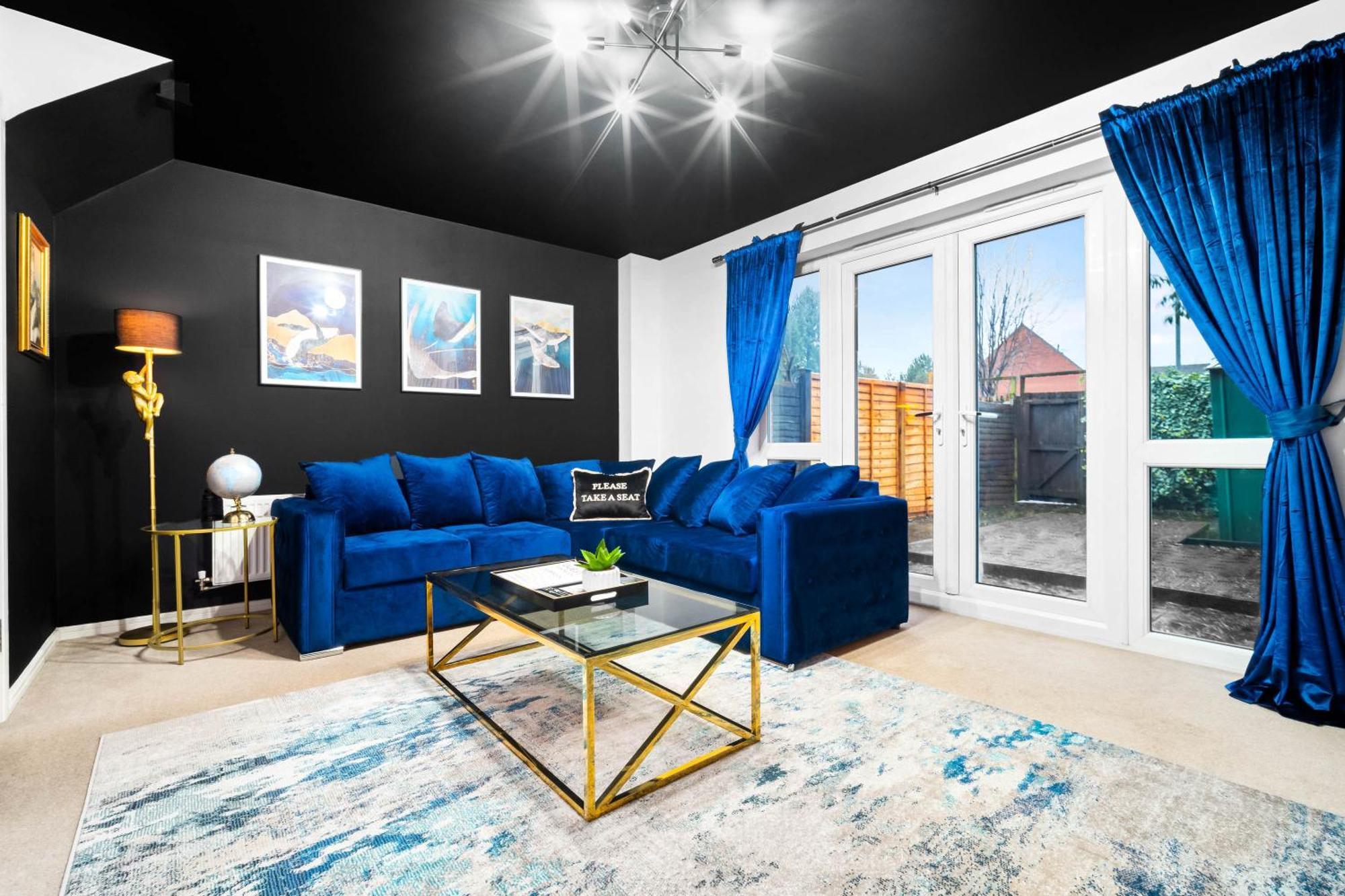 Stylish Manchester 4 Bed House W/Garden ✘ Sleeps 9 - Salford ☆ Free Parking → Smart Tvs In Every Bedroom ☆ Free Netflix & Ultra Fast Wifi ✪ 6 Min To City Centre, Close To Trafford Centre, Etihad Stadium, Manchester Arena, Clubs & More! Kültér fotó