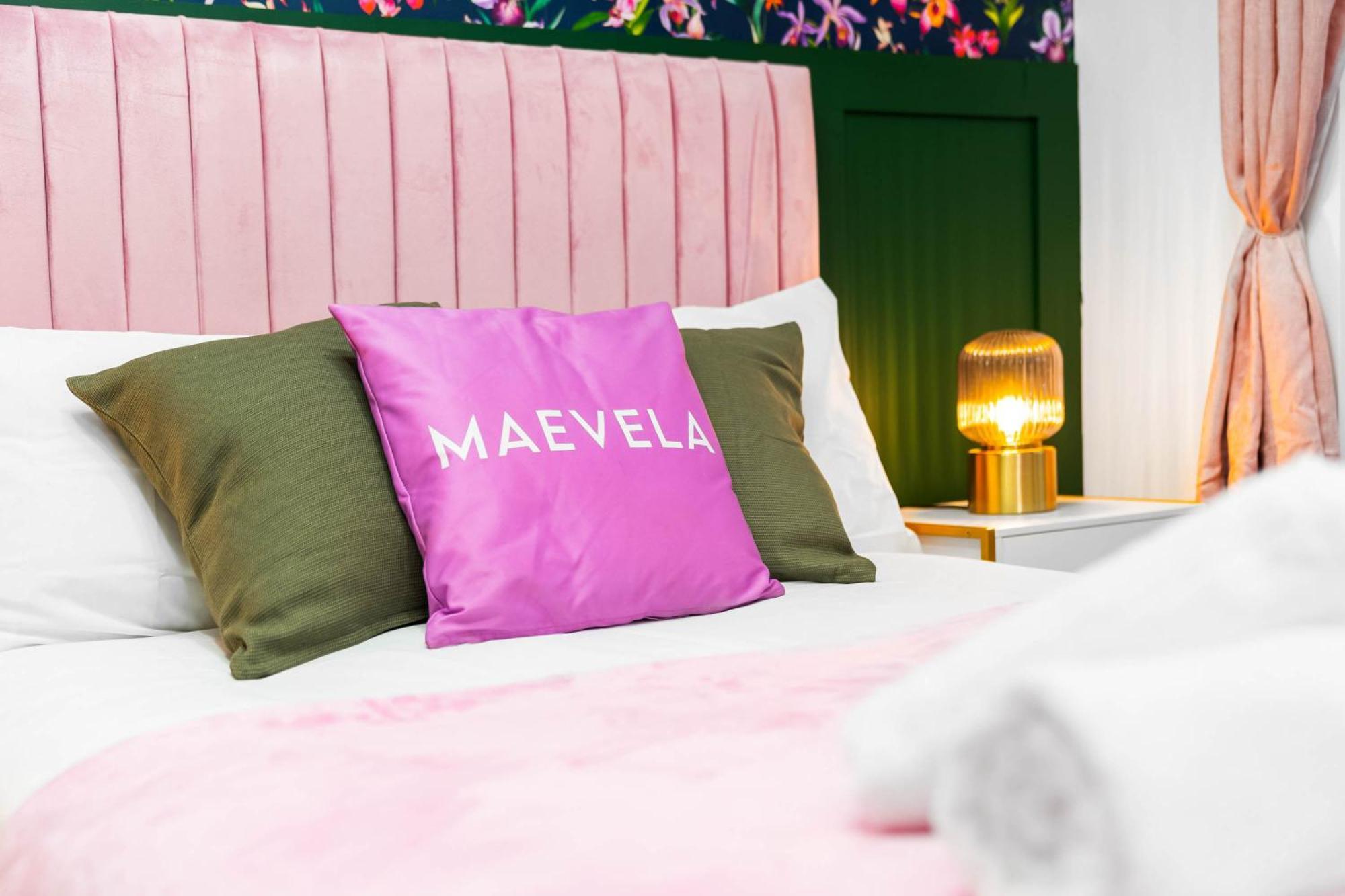 Stylish Manchester 4 Bed House W/Garden ✘ Sleeps 9 - Salford ☆ Free Parking → Smart Tvs In Every Bedroom ☆ Free Netflix & Ultra Fast Wifi ✪ 6 Min To City Centre, Close To Trafford Centre, Etihad Stadium, Manchester Arena, Clubs & More! Kültér fotó